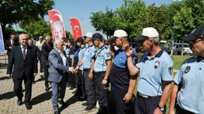 Bursa Büyükşehir Belediye Başkanı Mustafa Bozbey, belediyenin çeşitli birimlerini ziyaret