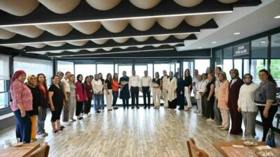 Yıldırım Belediye Başkanı Oktay Yılmaz, deprem bölgesinden Yıldırım’a gelen kadın