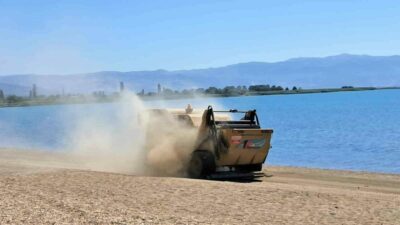 Bursa Büyükşehir Belediyesi, yaz sezonu öncesinde İznik Boyalıca sahilinde çam,