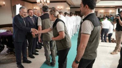 Bursa protokolü, valilik binasında gerçekleştirilen bayramlaşma töreninde bir araya geldi.