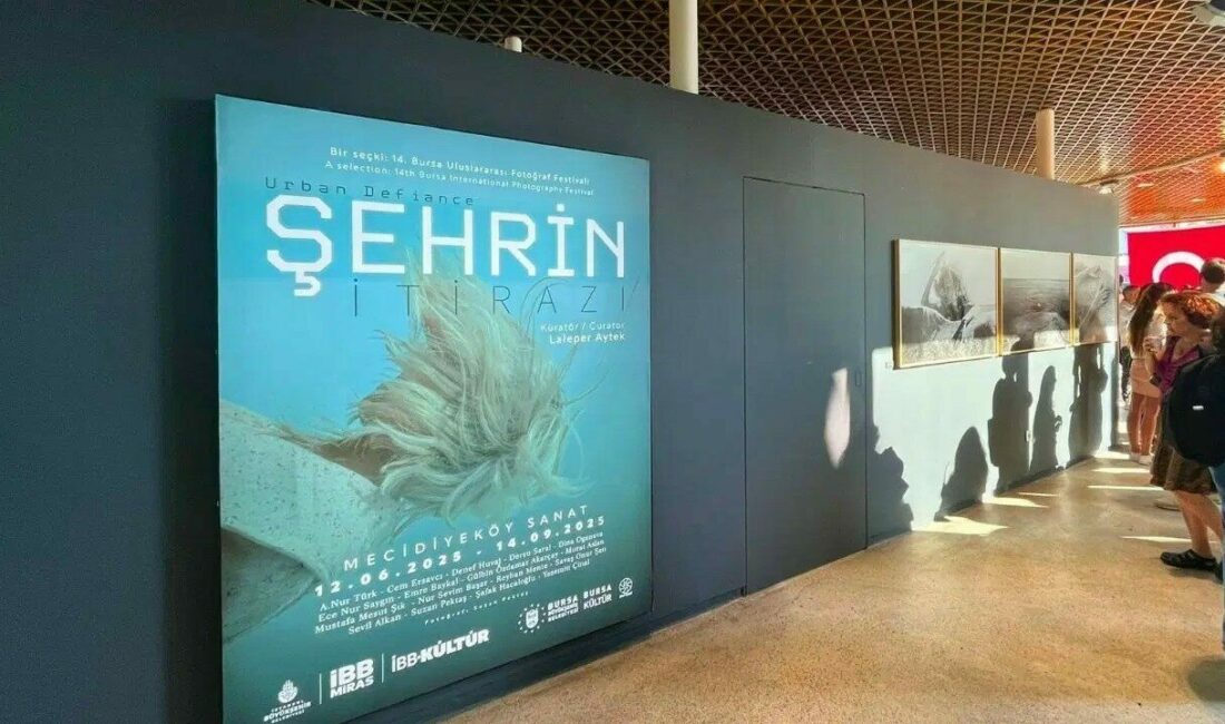 Bursa Uluslararası Fotoğraf Festivali’ndeki eserler İstanbullularla buluştu Bursa Büyükşehir Belediyesi tarafından düzenlenen ve küratörlüğünü Laleper Aytek’in üstlendiği