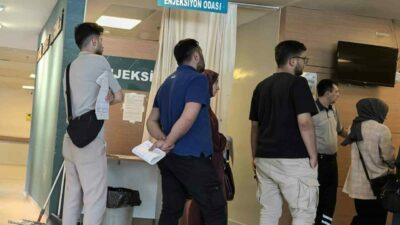 Bursa’nın İnegöl ilçesinde fabrikada çalışan yaklaşık 30 işçi, yedikleri yemekten