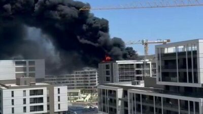 Bursa’da 8 katlı binanın en üst katında çıkan yangın paniğe