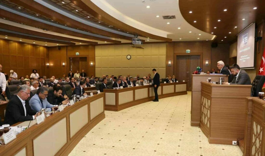 Bursa’da çarşı ve sahilde seyyar satıcıya geçit yok Bursa Büyükşehir Belediyesi Haziran Ayı Meclis Toplantısı’nda konuşan Başkan Bozbey,