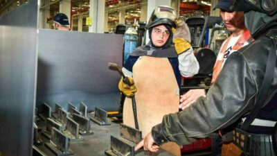 Bursa Büyükşehir Belediyesi tarafından düzenlenen ‘Gazaltı kaynak eğitimi’ne katılan kadınlar,