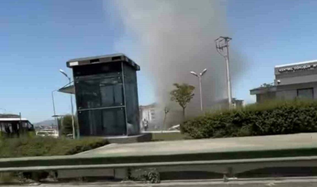 Bursa’da oluşan hortum, kısa süreli paniğe neden oldu. Mahallede etkili