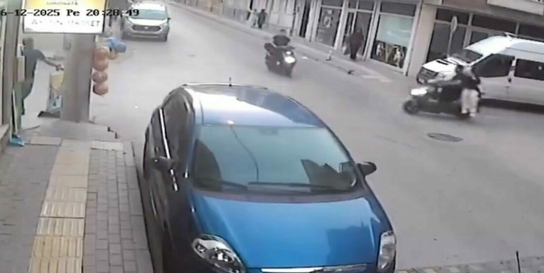 Bursa’nın Karacabey ilçesinde iki motosikletin çarpıştığı kaza güvenlik kamerasına yansıdı.
