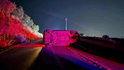Bursa’nın Gemlik ilçesinde sürücüsünün kontrolünden çıkan otomobil takla attı. Yaşanan