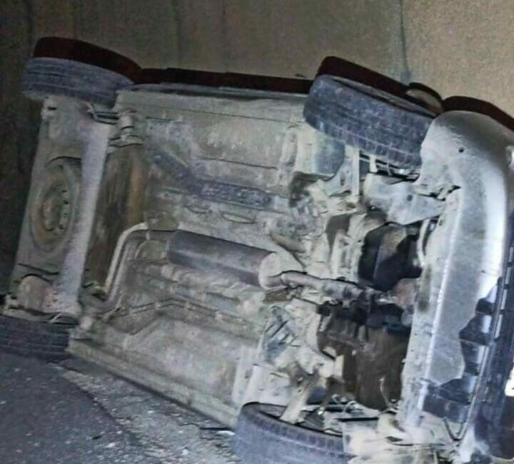 Bursa’nın İnegöl ilçesinde meydana gelen kazada kontrolden çıkan otomobil devrilerek