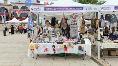 Bursa Büyükşehir Belediyesi tarafından ‘Meydan Kadınların’ sloganı ile düzenlenen etkinlikte,