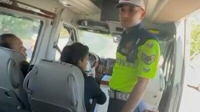 Bursa’nın İznik ilçesinde yolcu minibüsüne yönelik yapılan sivil trafik denetiminde,