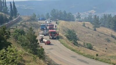 Bursa’nın Orhaneli ilçesinde çıkan yangında alevlerin yaklaştığı Girencik Mahallesi, AFAD