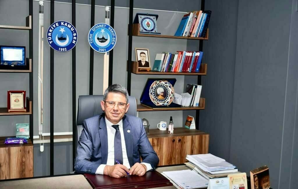 Bursa’daki selatin camilerin müze gibi görülmesi herkesi huzursuz etti Camiler, sadece taş duvarlardan ibaret binalar olmadığını ifade eden Türk