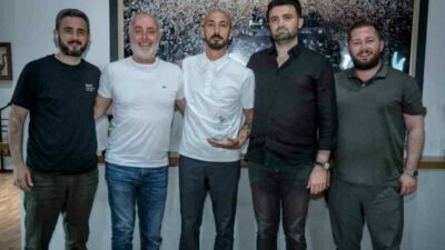 Bursaspor’da geçtiğimiz sezonun şampiyon kadrosunda önemli rol üstlenen kaptan Ahmet