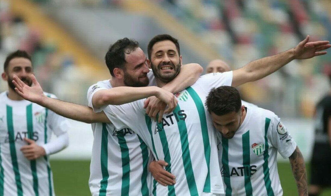 Bursaspor, şampiyon kadroda yer alan Tahir Babaoğlu ile yollarını ayırdı.