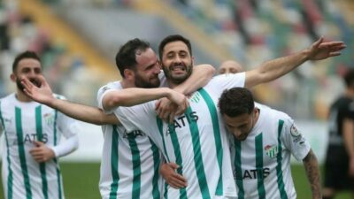 Bursaspor, şampiyon kadroda yer alan Tahir Babaoğlu ile yollarını ayırdı.
