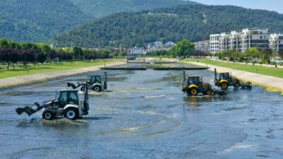 Bursa Büyükşehir Belediyesi, sıcaklıkların artmasıyla oluşacak muhtemel kokuların önüne geçmek