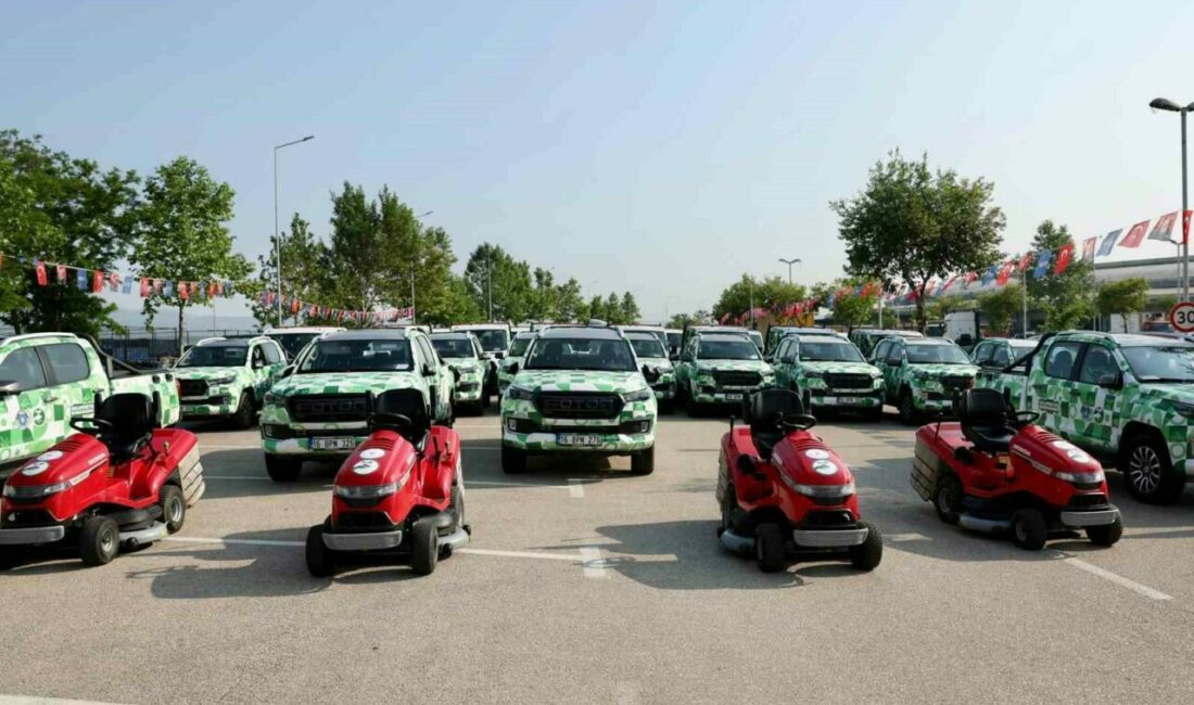 Bursa Büyükşehir Belediyesi, kentin parklarını, bahçelerini, sahillerini, refüjlerini daha hızlı,
