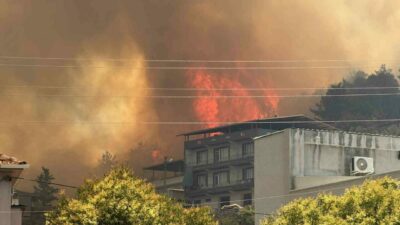 Bursa’nın Osmangazi ilçesine bağlı İsmetiye Mahallesi’nde çıkan orman yangını, ekiplerin