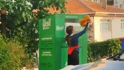 Bursa’da farklı noktalara kurulan ve vatandaşların kullanmadığı kıyafetleri depolayan atık
