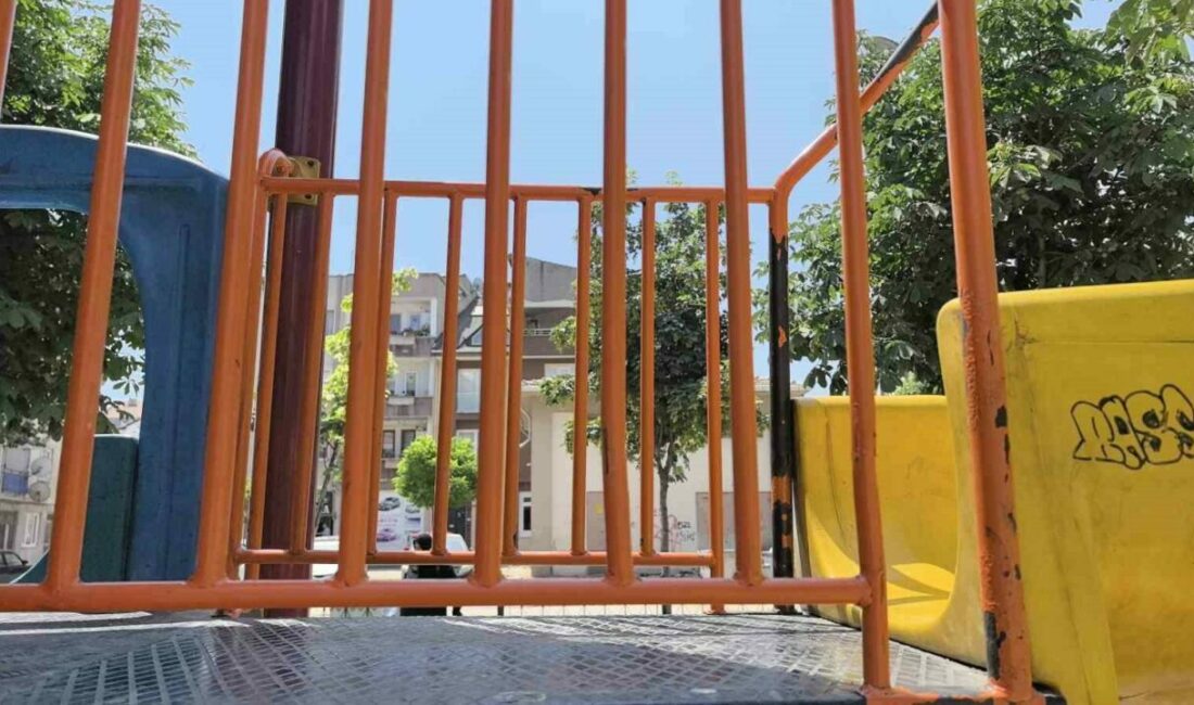 Çocuk karne günü dehşeti yaşadı Bursa’nın İnegöl ilçesinde karnesini aldıktan sonra arkadaşlarıyla parkta oyun oynarken