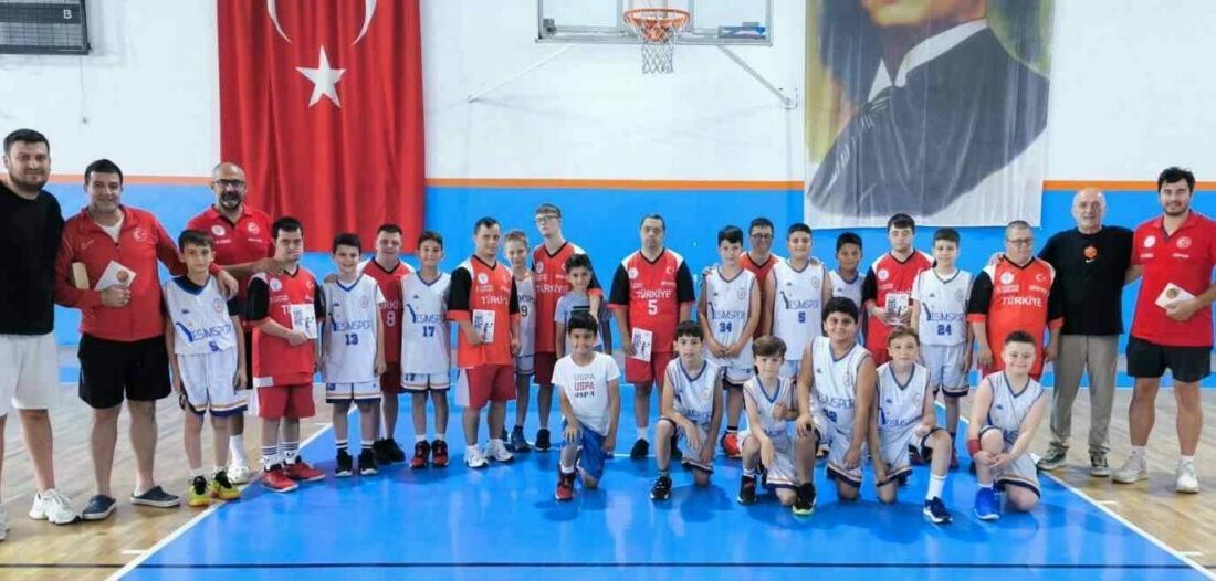 Down Sendromlular Basketbol Milli Takımı’ndan şampiyona ziyaret Down Sendromlular Basketbol Milli Takımı, Avrupa Şampiyonası öncesinde Yeşim Spor