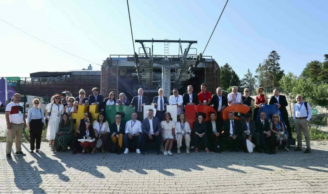 Bursa Büyükşehir Belediye Başkanı Mustafa Bozbey ve eşi Seden Bozbey,
