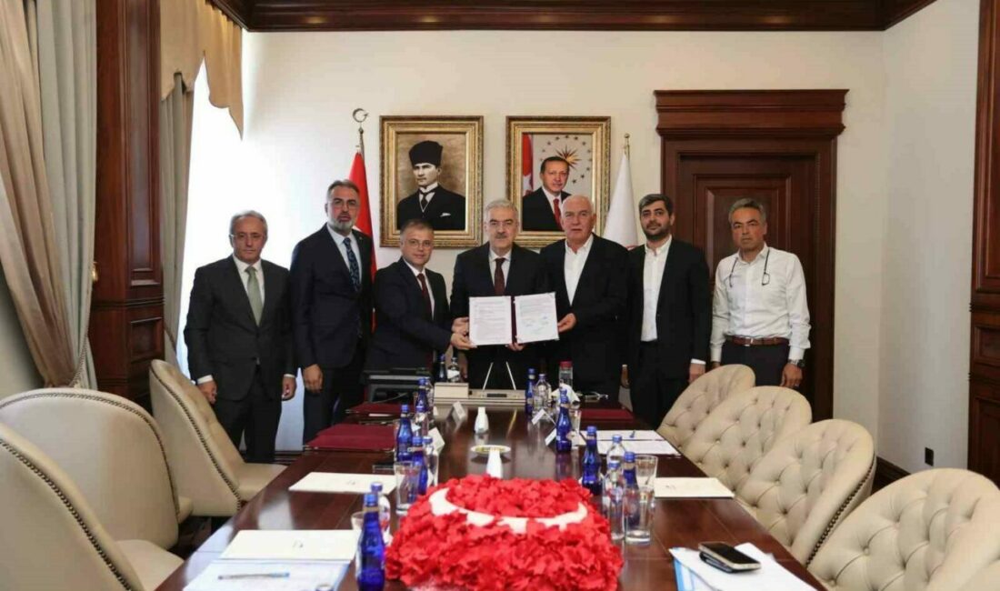 Eğitime hayırsever desteği Bursa Valisi Erol Ayyıldız, Sınırlı Sorumlu Soğuksu Sanayi Üretim Toplu