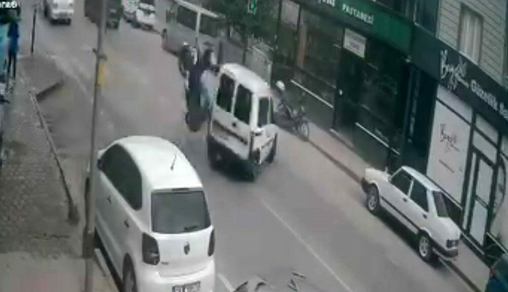 Bursa’nın İnegöl ilçesinde meydana gelen kazada hafif ticari araç ile