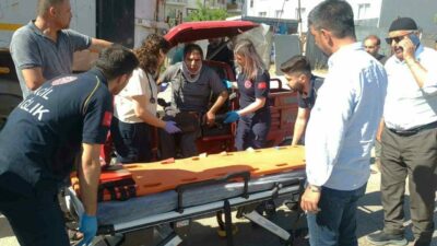 Bursa’nın Gemlik ilçesinde, elektrikli motosiklet sürücüsü park halindeki tır dorsesine