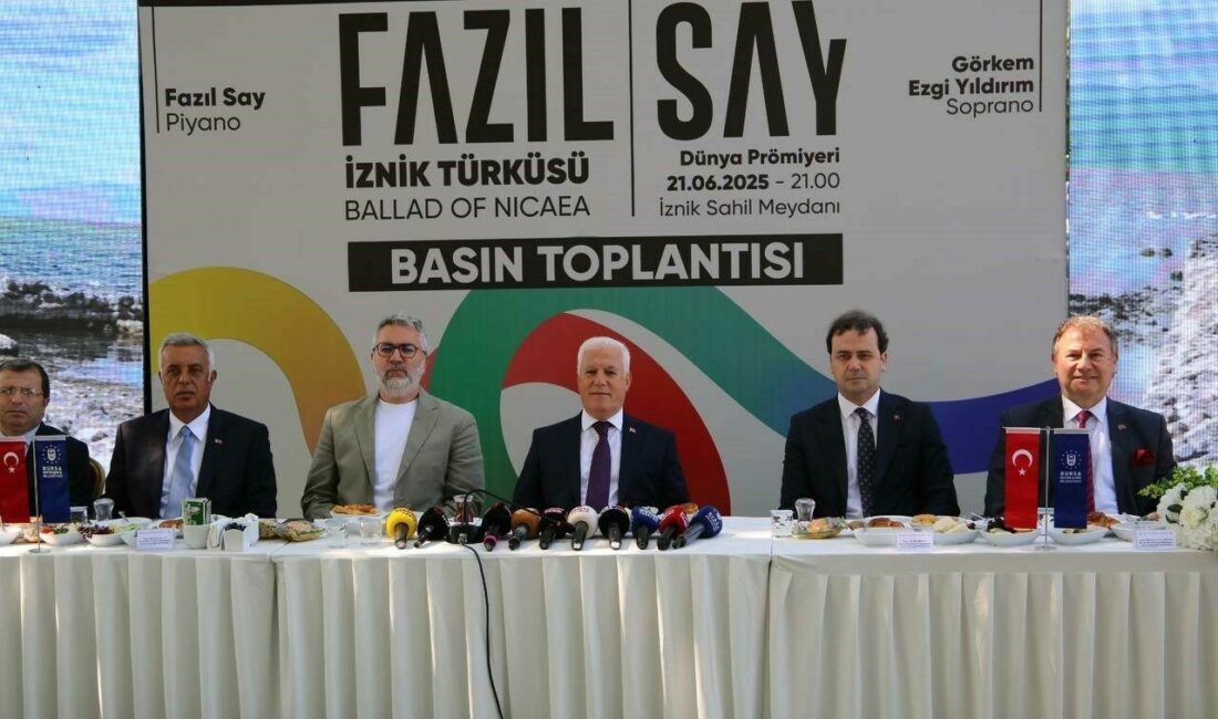 Fazıl Say’dan İznik’e özel türkü Bursa Büyükşehir Belediye Başkanı Mustafa Bozbey, dünyaca ünlü piyanist ve