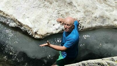 Bursalı dağcılar, Haziran ayında Uludağ’ın buz tutan gölünde yüzdü. Yaklaşık