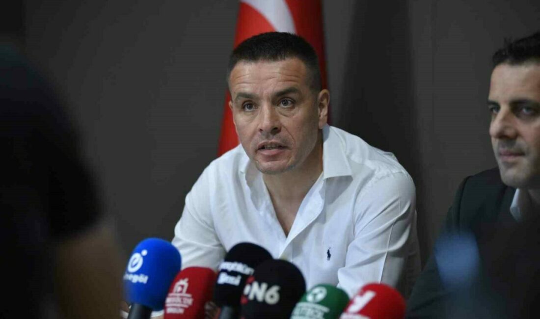 İnegölspor, teknik direktör İsmail Güldüren ile 3 yıllık sözleşme imzaladı.