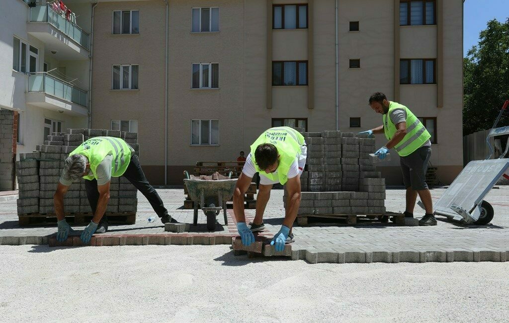 İnegöl Belediyesi, şehir genelindeki otopark sorununa kalıcı çözümler üretmeye devam