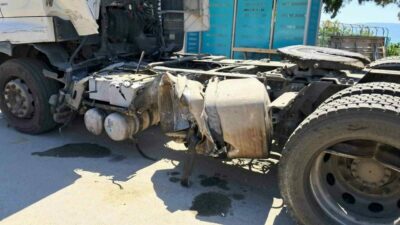 Bursa’nın Orhangazi-İznik yolu Boyalıca Mahallesi’nde tır ile kamyonet çarpıştı. Kazada