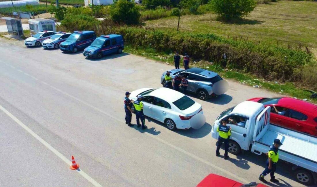 Bursa İl Jandarma Komutanlığı trafik timleri, dron destekli denetimlerde kural