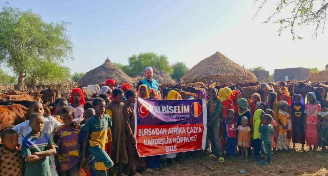 Kalbiselim Derneği’nden Afrika’da yetimlerin yüzünü güldürdü Kalbiselim Eğitim Kültür ve Yardımlaşma Derneği, bu yıl Afrika’da 900