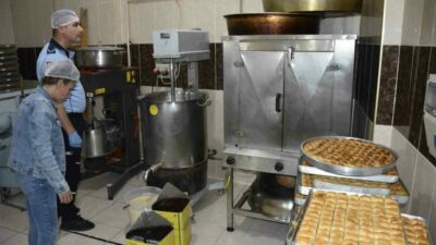 Karacabey Belediyesi Zabıta Müdürlüğü, yaklaşan bayram öncesinde ilçe genelindeki pastane,