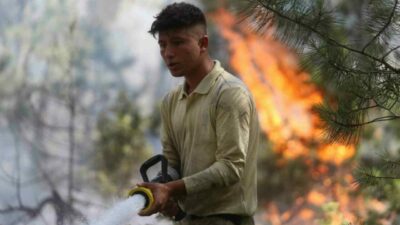 Karacabey Belediyesi, hava sıcaklıklarının artmasıyla birlikte muhtemel yangınlara karşı tedbir