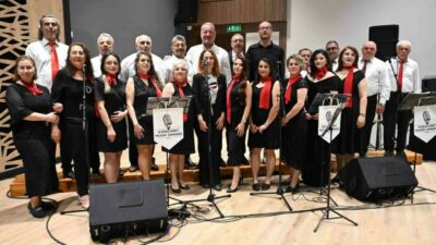 Karacabey’de düzenlenen “Öyküleriyle Türküler” programı, türkülerin dokunaklı öyküleri ve ezgileriyle