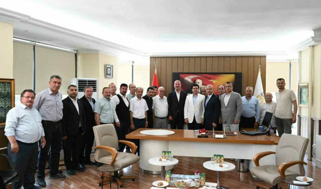 Karacabey Belediye Başkanı Fatih Karabatı, ilçenin her mahallesine eşit hizmet