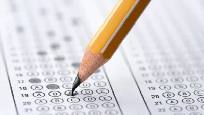 Bursa’da LGS’nin ilk oturumuna giren öğrencilere yanlış kitapçık dağıtıldı. Sınav