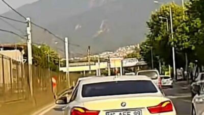 Bursa’da makas atarak trafiği tehlikeye atan sürücü kameraya yansıdı. Kural