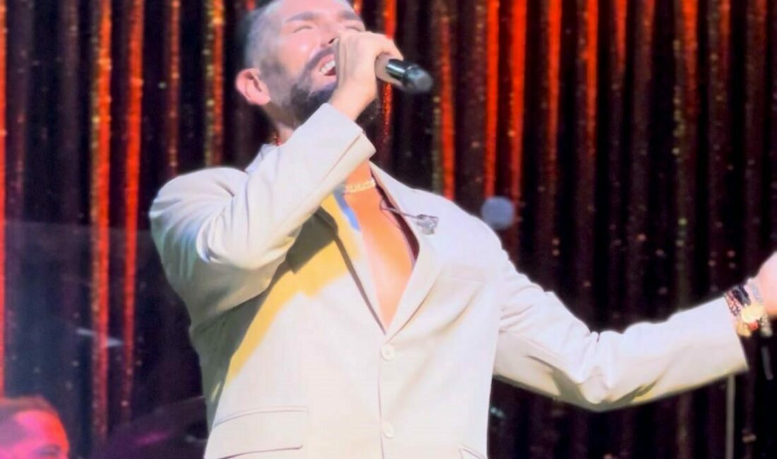 Sanatçı Mehmet Çevik, dün gece sahne aldığı mekânda hayranlarına unutulmaz