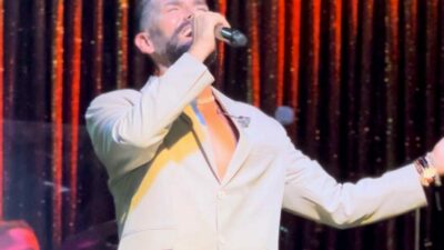 Sanatçı Mehmet Çevik, dün gece sahne aldığı mekânda hayranlarına unutulmaz