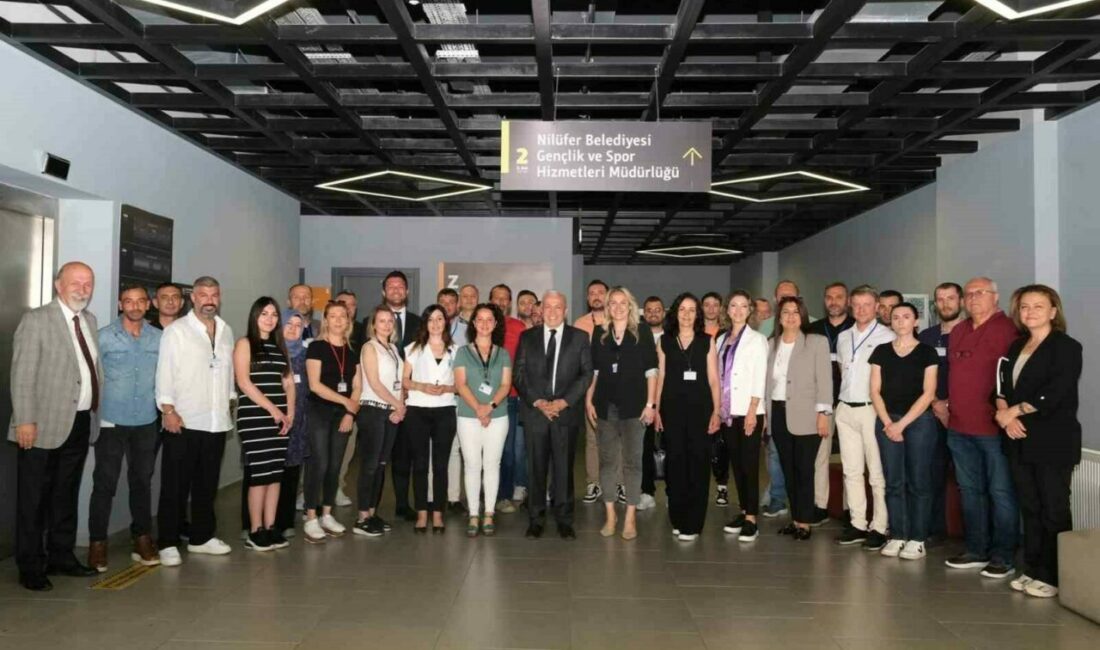 Nilüfer Belediyesi çalışanları, Kurban Bayramı öncesi erken bayramlaşma töreninde bir