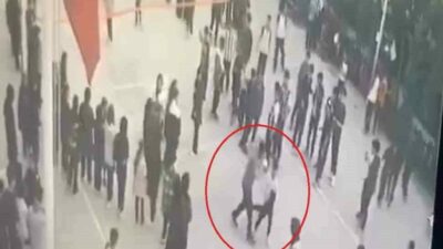 Bursa’da bir ortaokulda yaşanan şiddet olayı, güvenlik kameralarına yansıdı. Osmangazi
