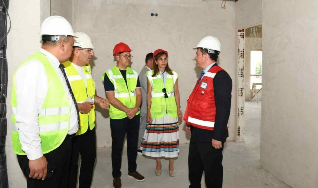 Osmangazi Belediye Başkanı Erkan Aydın, inşaat çalışmalarında sona gelinen Yunuseli