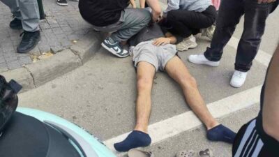 Bursa’da direksiyon hakimiyetini kaybeden otomobil sürücüsü, 2 motosiklete aynı anda