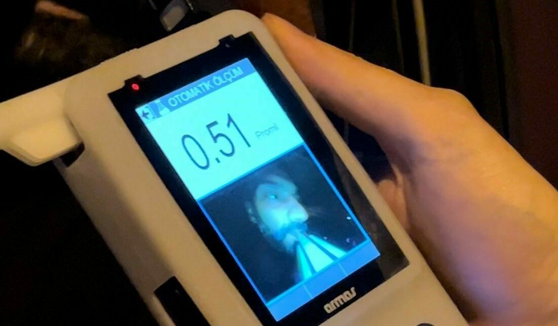 Bursa’da alkol denetimi yapan trafik polislerine bir promille ehliyetini kaptıran